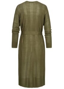 Vista posterior de prenda larga verde oliva plisada